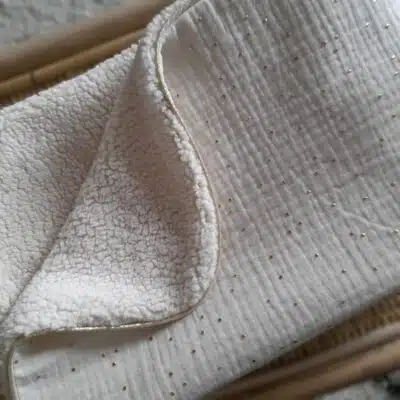 couverture bébé imprimé feuilles