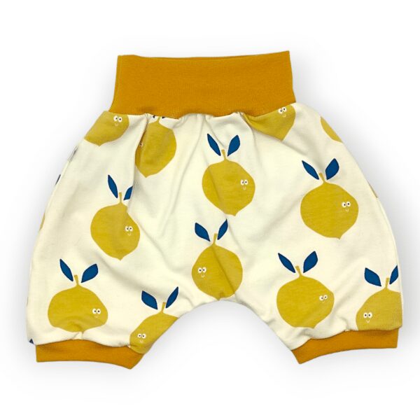 bermuda écru et jaune avec des citrons