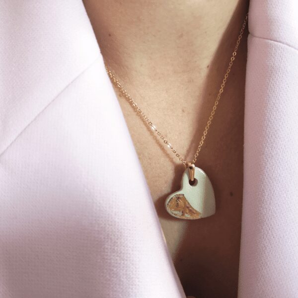 Collier coeur amour blanc et or fait main pour femme artisan Provence