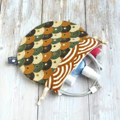 pochette cables et chargeurs