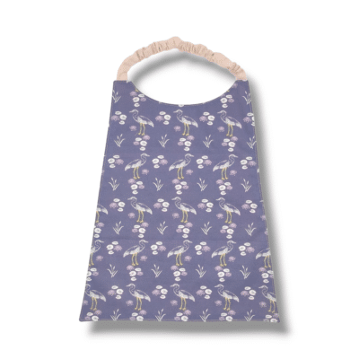serviette de cantine élastiquée avec des oiseaux sur fond violet