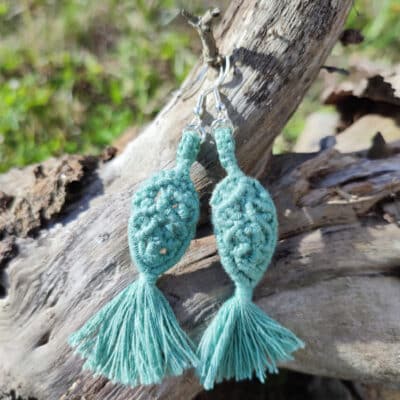 2 boucles d'oreille en macramé en forme de feuille couleur jade