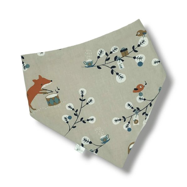 Bavoir bandana avec des renards et des oiseaux sur fond beige