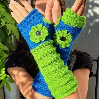 Mitaines femme laine et fleurs crochet bleu pétrole et vert fluo