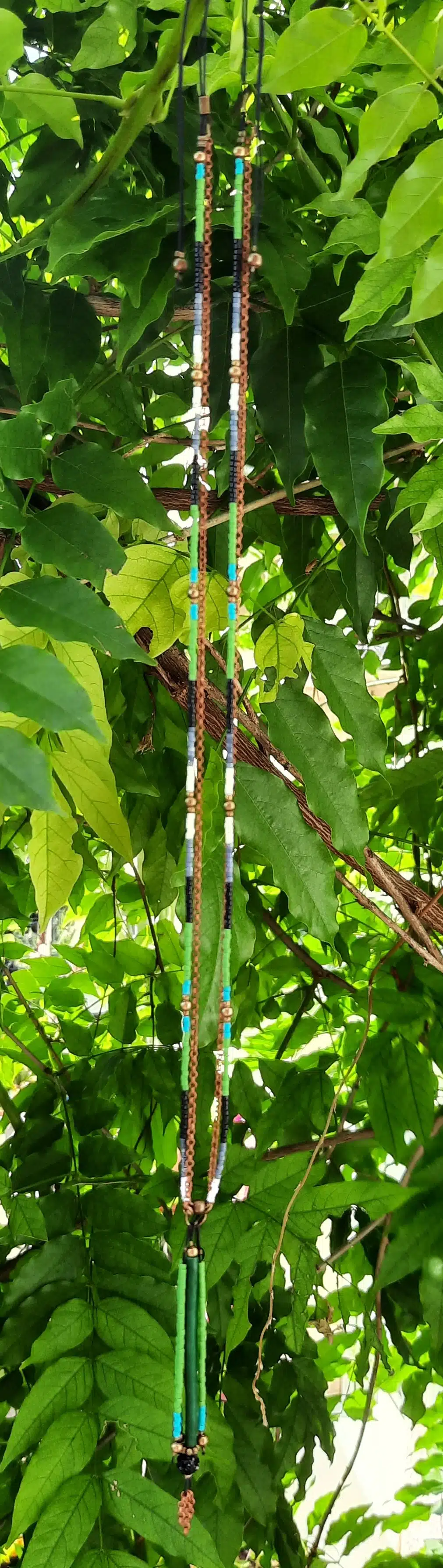 Sautoir d'inspiration Amérindienne, sautoir "Bijay", double rang, perles "miyuki" et chaîne cuivre, pendentif pompon perles et breloque tube bois – Image 5