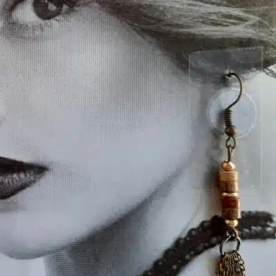 Boucles d'oreilles longues, inspiration Grecque, perles rondelles Turquoise Shoushan (beige), pompons chaînettes bronze