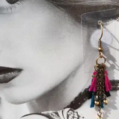 Boucles d'oreilles longues de style orientale, chaînettes bronze, pompons fils coton DMC