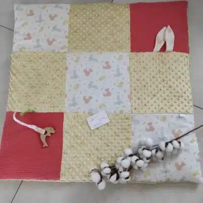 Tapis d'éveil sensoriel bébé "lapins"