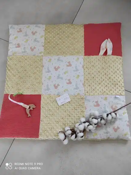 Tapis d'éveil sensoriel bébé "lapins"