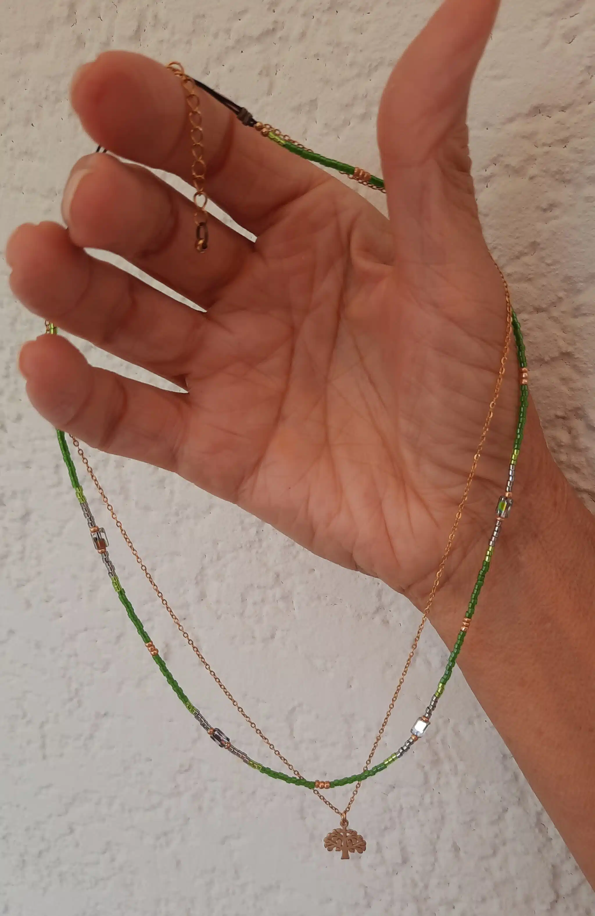 Collier ras du cou double, perles "Miyuki", chaîne et pendentif "Arbre de vie" acier inoxydable doré – Image 4