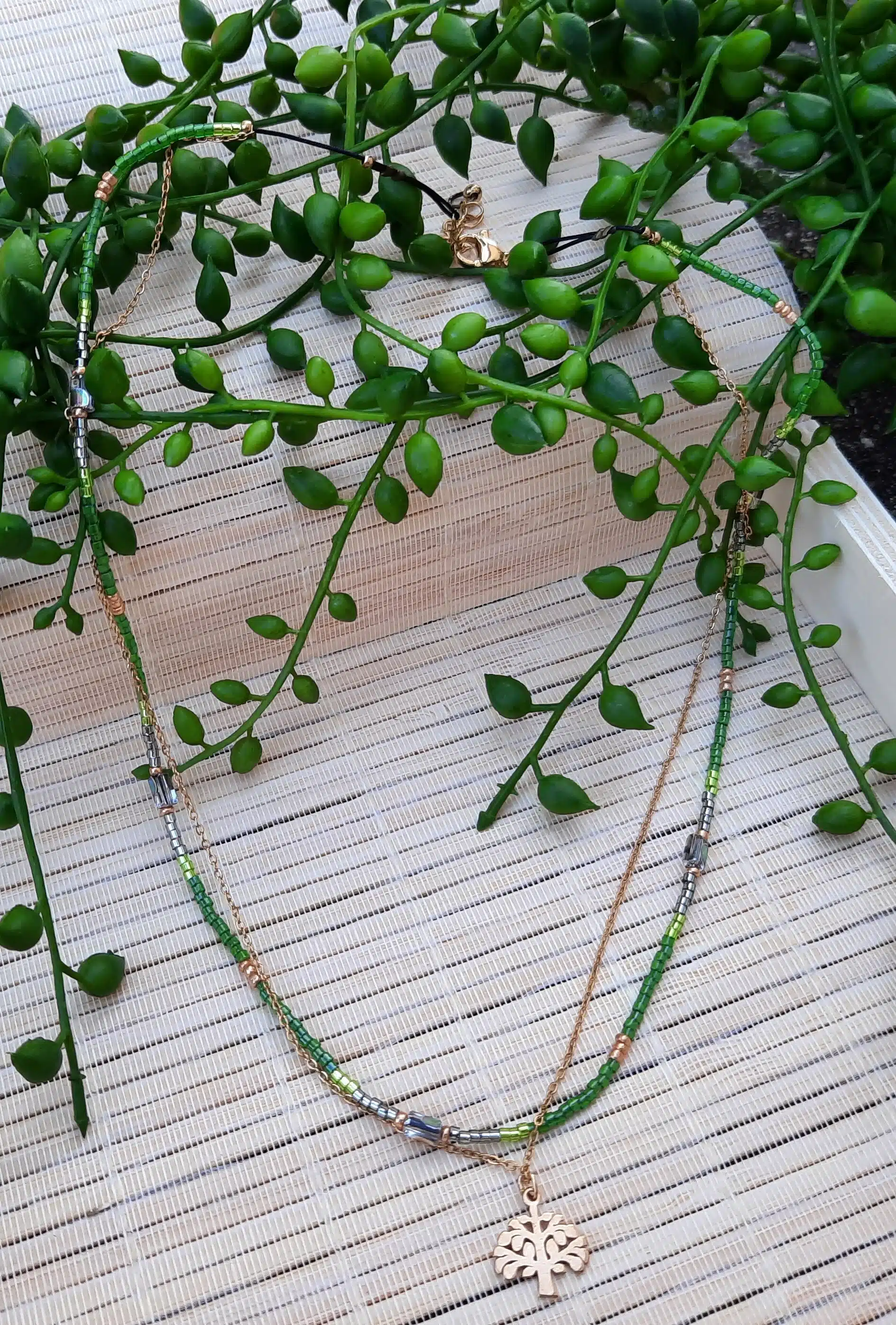 Collier ras du cou double, perles "Miyuki", chaîne et pendentif "Arbre de vie" acier inoxydable doré