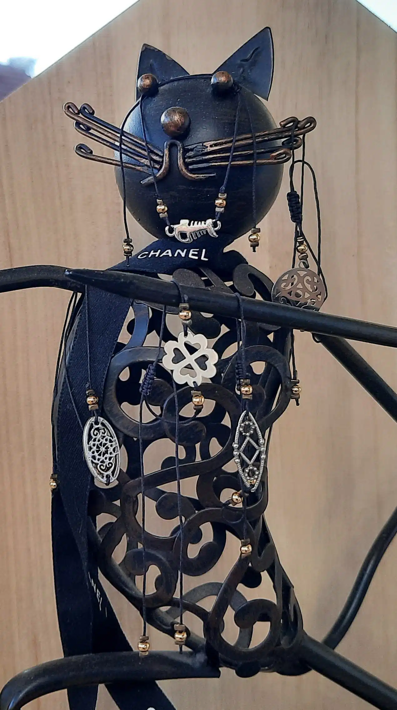 Bracelets fins, ajustables, montés sur fil de nylon tressé, perles plaqué or, estampes filigranes en acier inoxydable, trèfle à quatre feuilles, arêtes de poisson – Image 3