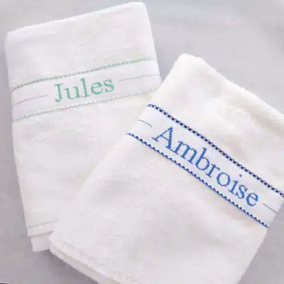 Serviette enfant brodée main