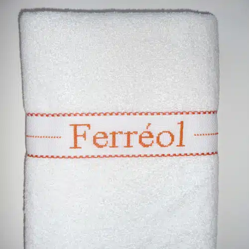 Serviette enfant brodée main orange