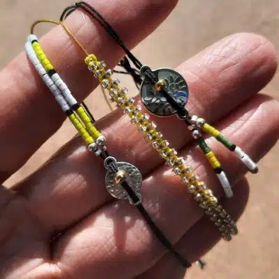 Trio de bracelets ajustables, tissage macramé, perles "Miyuki", breloque "Arbre de vie", multicolores