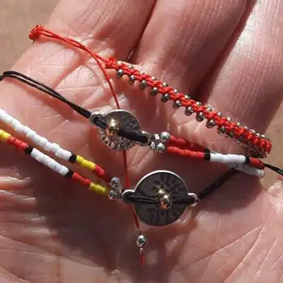 Trio de bracelets ajustables, tissage macramé, perles "Miyuki", breloque "Arbre de vie", multicolores