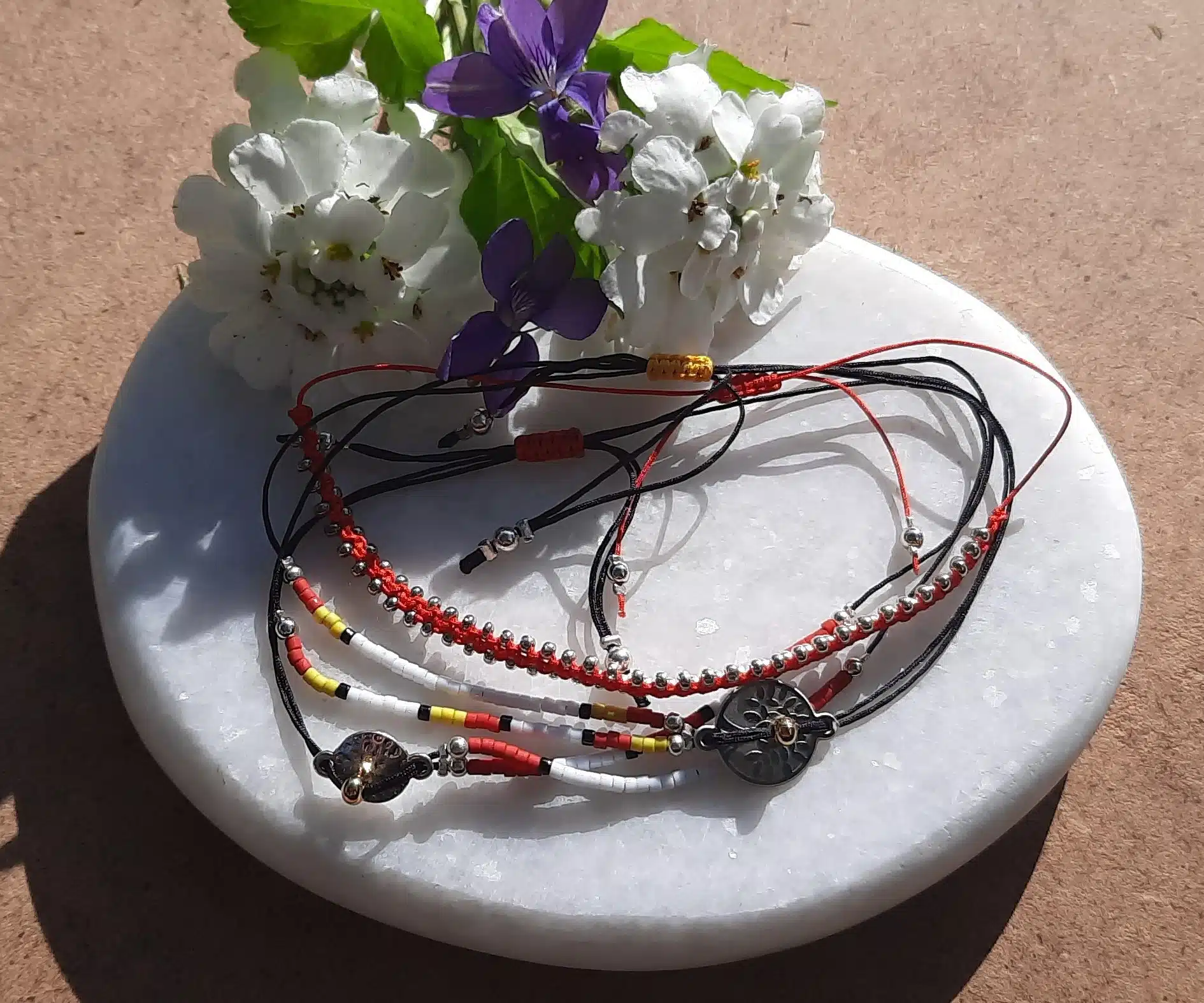 Trio de bracelets ajustables, tissage macramé, perles "Miyuki", breloque "Arbre de vie", multicolores – Image 4