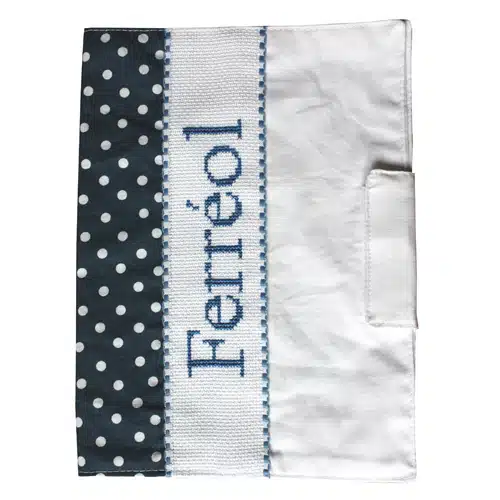 protège carnet de santé personnalisable brodé main bleu marine pois blanc