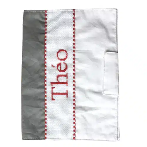 protège carnet de santé personnalisable brodé main gris rouge