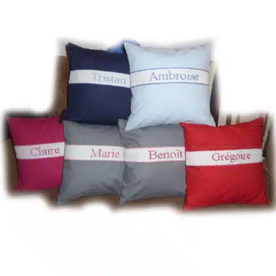 Coussin personnalisable brodé à la main