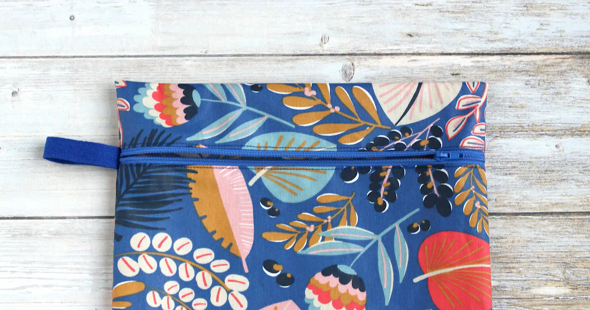 pochette enduite zippée