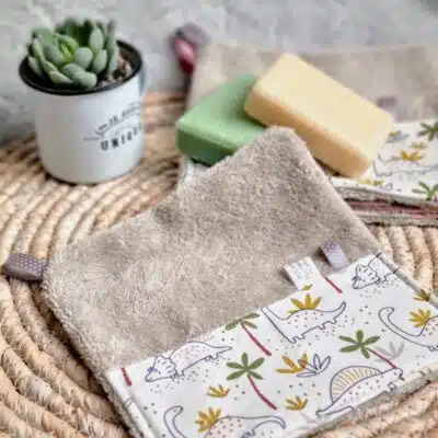 LA SERVIETTE VISAGE ou MAXI LINGETTE "DINO"