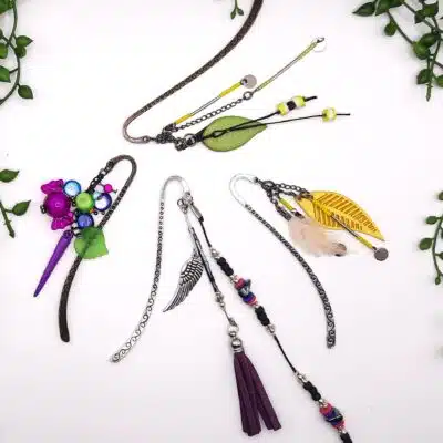 Marque-pages, breloques perles fantaisies, plumes naturelles, feuilles