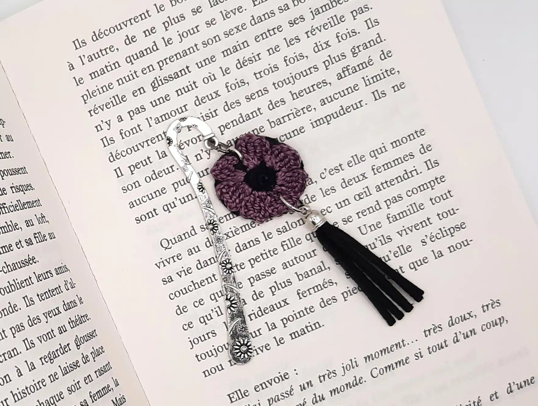 Marque-pages au choix, fleur au crochet, pompon noir feutrine – Image 12