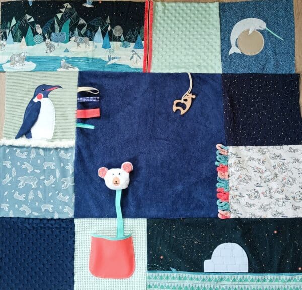 tapis d'éveil thème banquise, bleu, menthe et corail