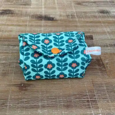 Pochette à savon imperméable motifs petites fleurs vertes