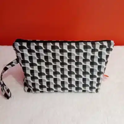 Trousse de toilette imperméable motifs vintage noirs et gris