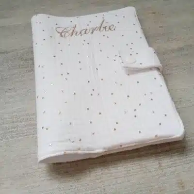Protège carnet de santé double gaze de coton blanc pois dorés