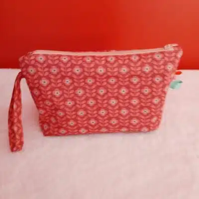 Trousse de toilette imperméable motifs Petites fleurs rouges