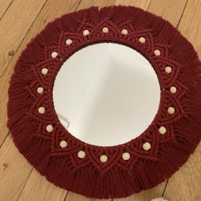 Miroir en macramé bordeaux