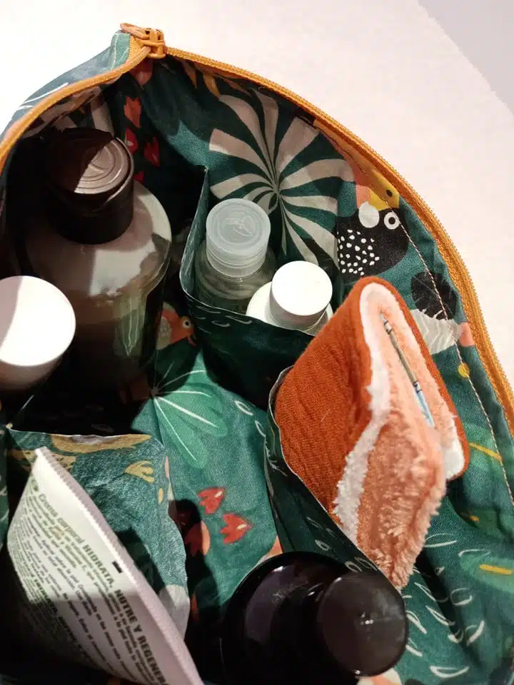 Trousse de toilette imperméable motifs jungle – Image 2