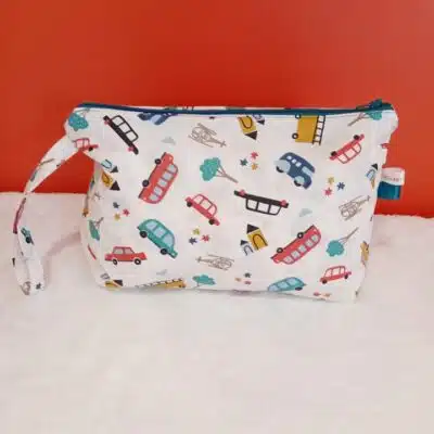 Trousse de toilette imperméable motifs voitures et camions