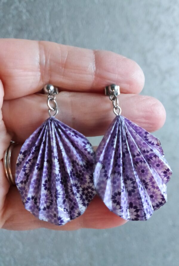 Boucles d'oreilles Origami fleurs violettes – Image 3