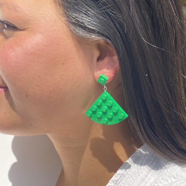 Boucles d'oreille fantaisies fabriquées avec des Lego® verts