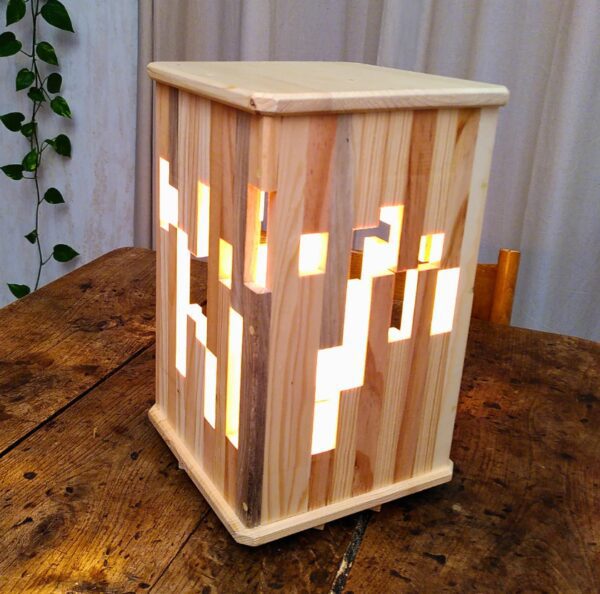 lampe destructurée en bois - lumière chaleureuse