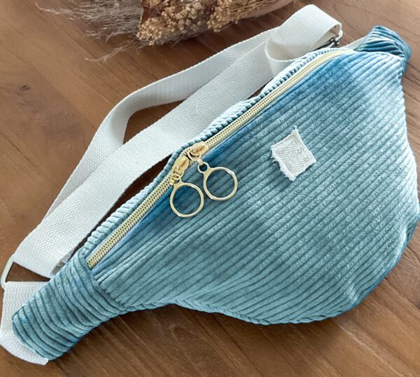 Sac banane velours côtelé bleu ciel