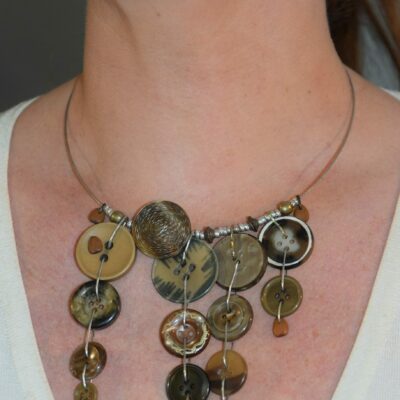 collier cascade de boutons