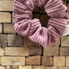 Chouchou scrunchie velours côtelé vieux rose