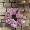 Chouchou scrunchie velours côtelé vieux rose