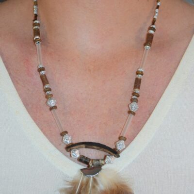 collier plumes