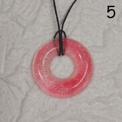 collier donut en résine