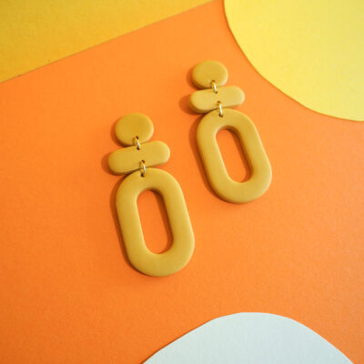 Boucles d'oreilles pendantes jaune avec rond, barre horizontale et ovale