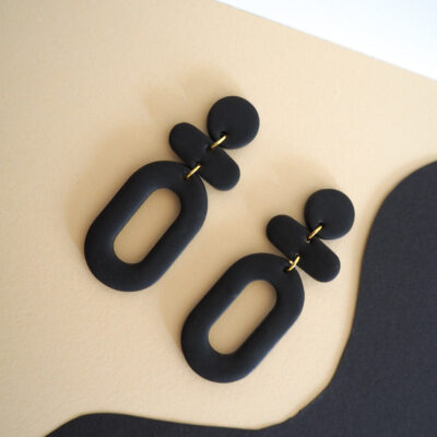 Boucles d'oreilles pendantes noir avec rond, barre horizontale et ovale
