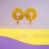 Boucles d'oreilles anneaux entrelacés jaune et motif damier jaune & violet