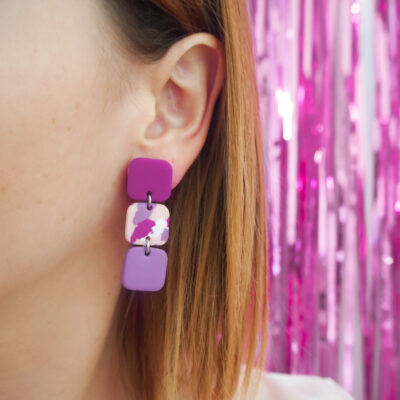Boucles d'oreilles trio de petits carrés fuchsia, violet et motif terrazzo rose, blanc, fuchsia et violet