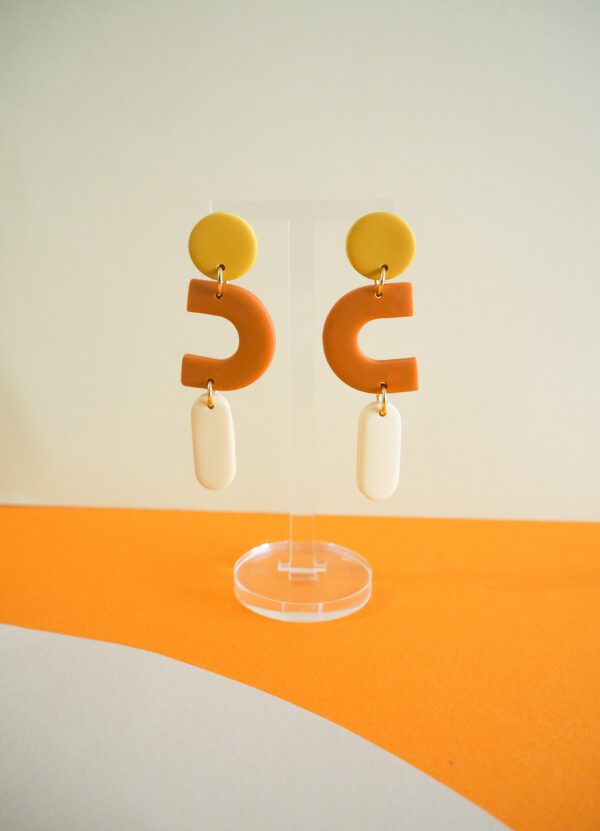 Boucles d'oreilles pendantes rond jaune, forme C orange et barre arrondie jaune pastel